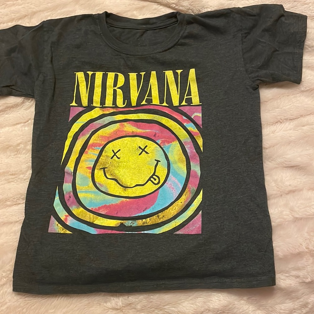 This is a graphic tee from target. It is women’s small, and it is very warm